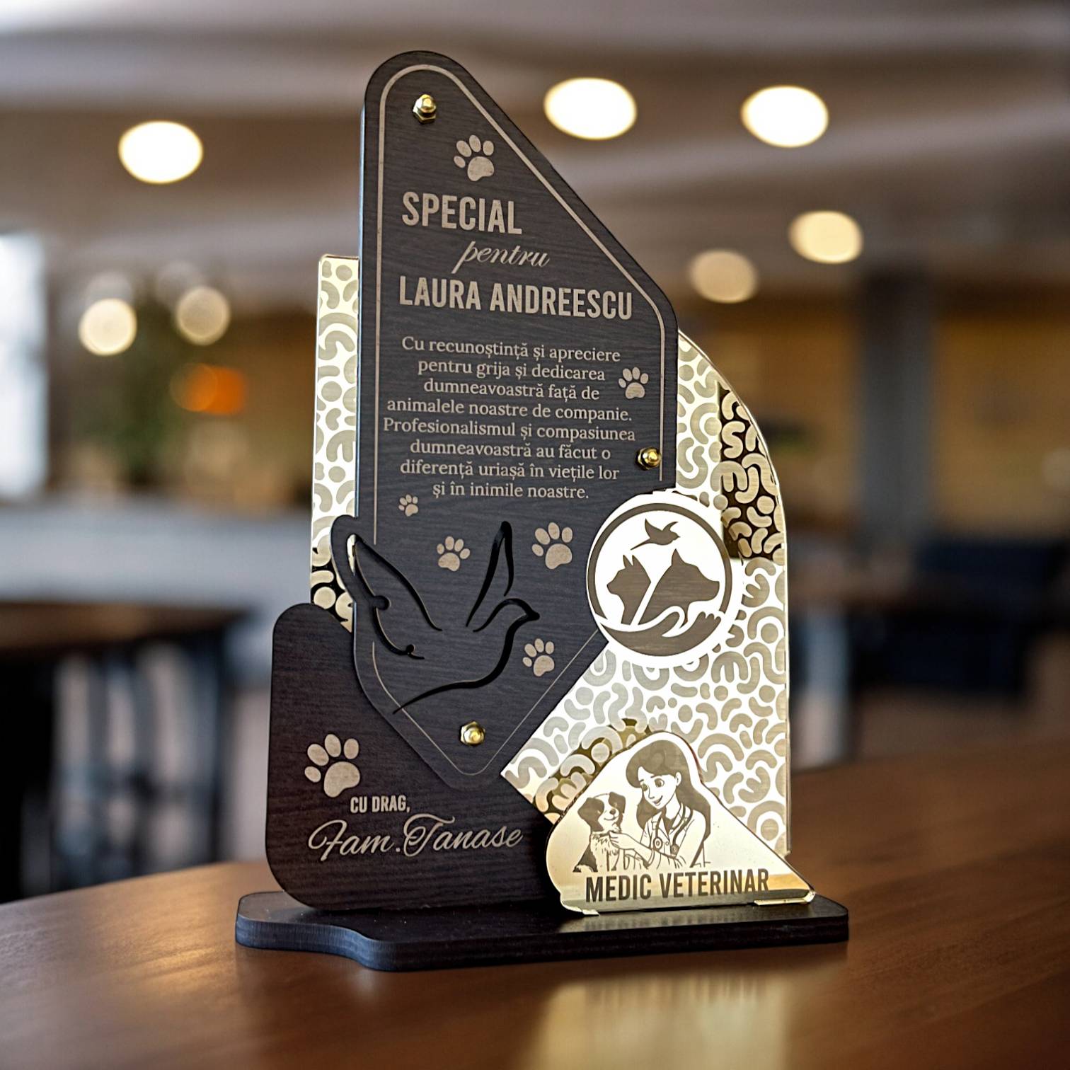 trofeu_personalizat_-_special_pentru_veterinar_trofee-personalizate_89849416_cadou_personalizat.jpg